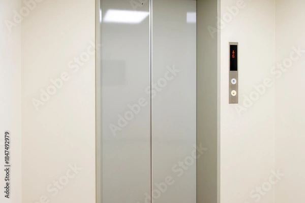 Fototapeta オフィスビル内のエレベーター