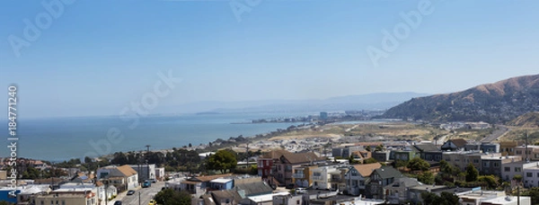 Fototapeta San Francisco Central looking down from Bernal Heights to Brisbane and Sierra Point