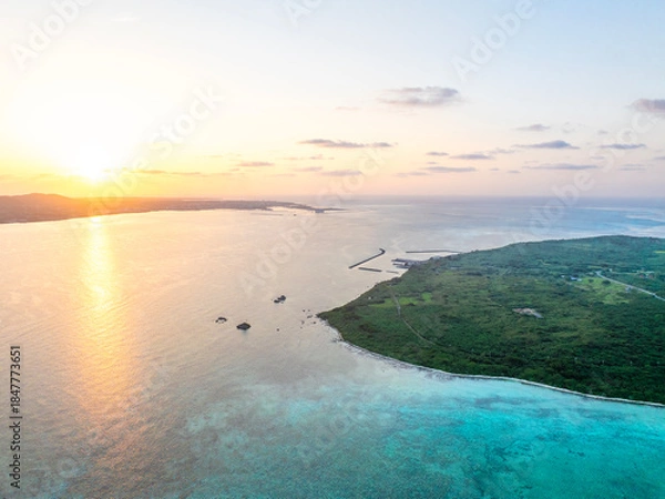 Obraz 竹富島の日出（沖縄県竹富町）※遠方は石垣島