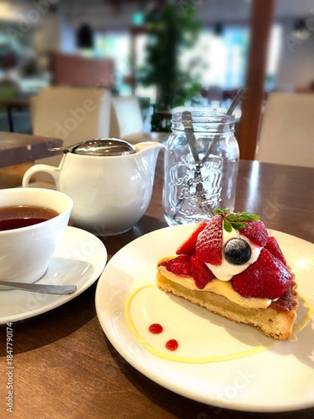 Obraz 週末のアフタヌーンティー・いちごタルト