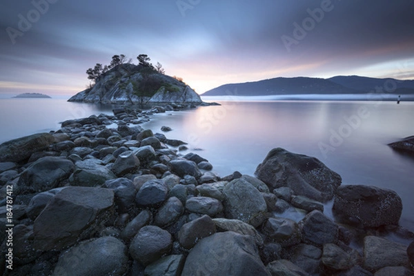 Fototapeta Fog and mist roll into Whytecliff Park at sunset producing some vivid colors in West Vancouver BC Canada.