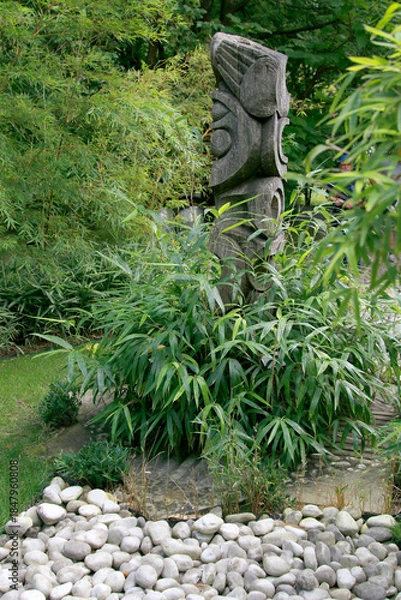 Obraz Holzfigur im Bambuswald