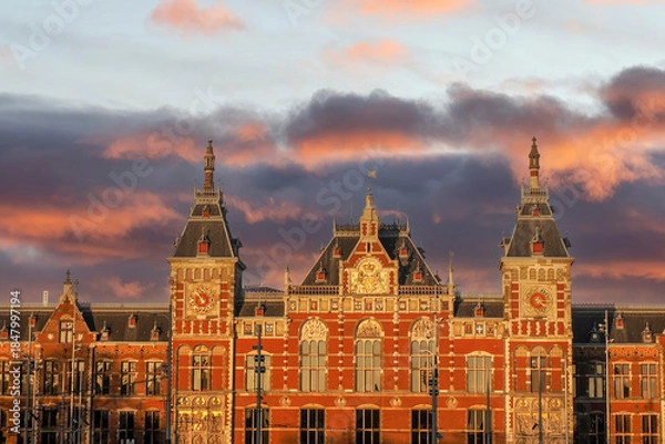 Obraz amsterdam central station at sunset