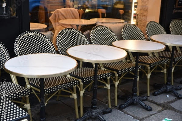 Obraz Tables rondes au bar