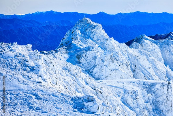 Fototapeta 冠雪の中央アルプスの宝剣岳