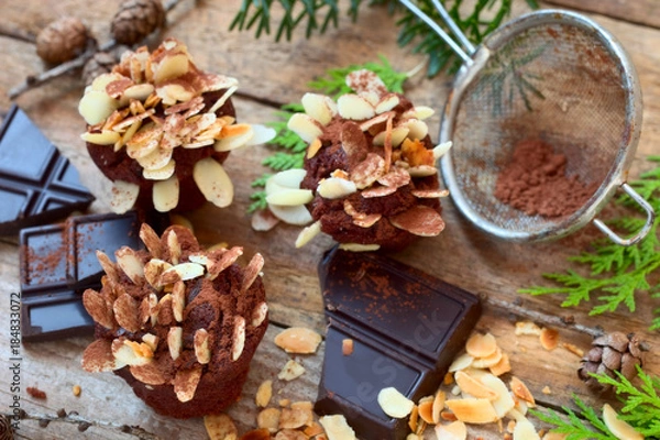 Obraz Zapfen, Muffins mit Mandel- Blättchen