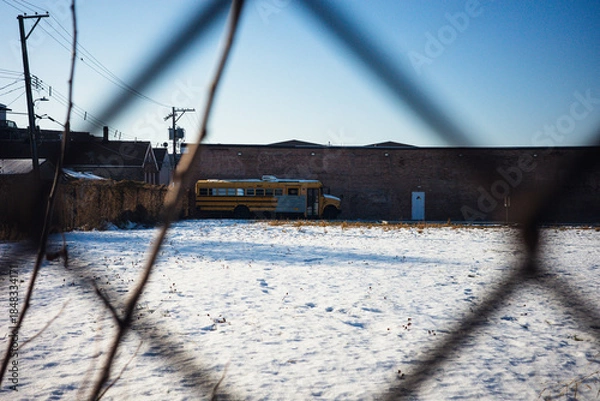 Obraz abandoned school bus in winter
