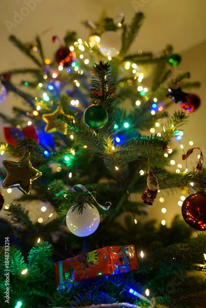 Obraz Décorations et lumières dans un sapin de Noël