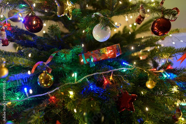 Obraz Décorations et lumières dans un sapin de Noël