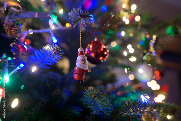Obraz Décorations et lumières dans un sapin de Noël