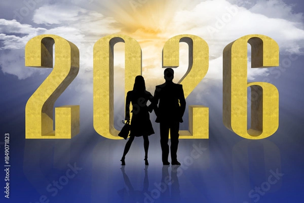 Fototapeta I numeri dorati "2026" si stagliano contro uno sfondo di cielo azzurro, attraversato da nuvole e raggi di sole. Le sagome di un uomo e di una donna. Celebrativa per il nuovo anno.