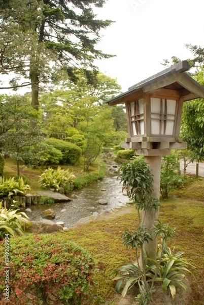 Obraz 美しい庭園の風景と灯篭の写真風景