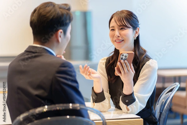 Obraz カップル　デート　スマートフォン