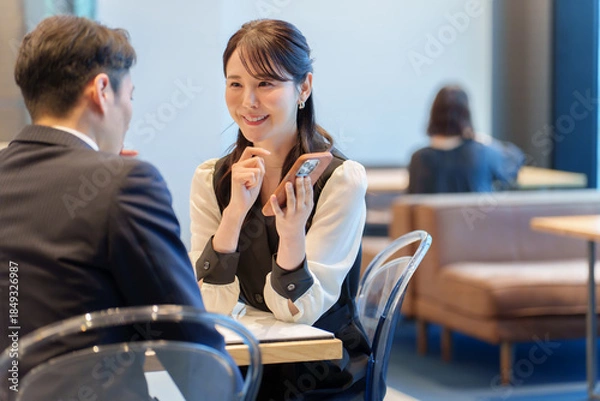 Obraz カップル　デート　スマートフォン