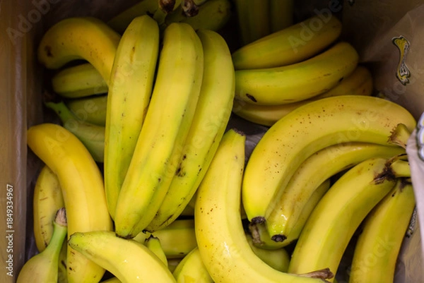 Obraz Bananas in a box on the store counter