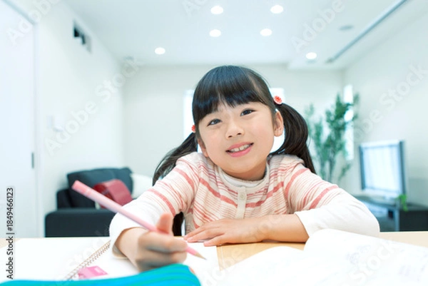 Obraz 自宅で勉強する女の子
