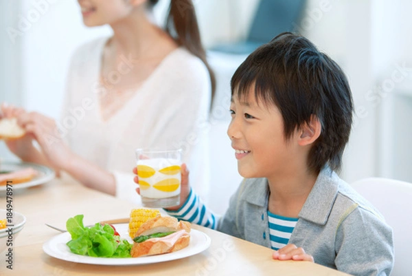 Obraz 朝食を食べる親子