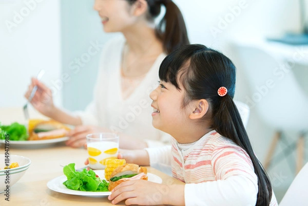 Obraz 朝食を食べる親子