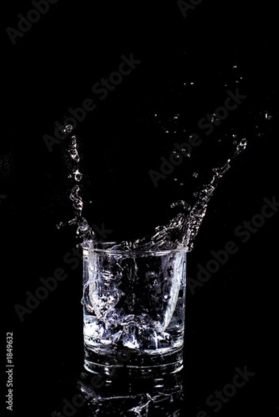Obraz active splash in a glass