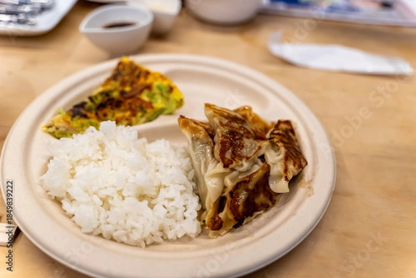 Obraz 餃子と卵焼きのワンプレート