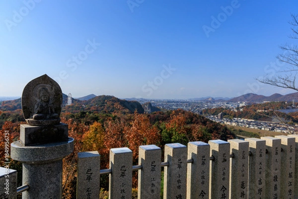 Obraz 秋の寂光院から眺める犬山市と木曽川の風景

