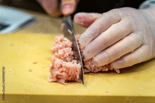 Obraz 挽き肉を切る