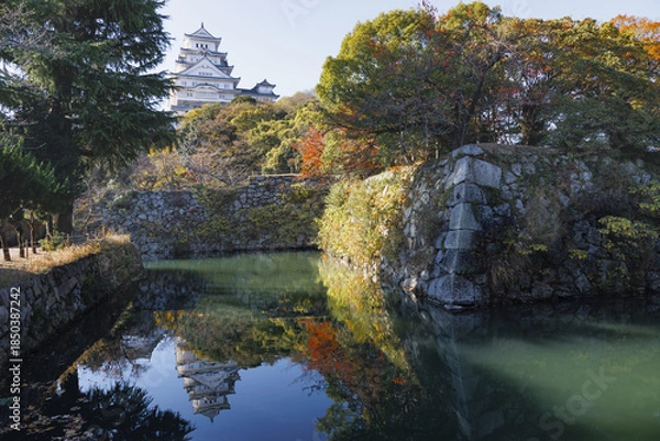 Obraz お濠の石垣と水面に映る姫路城