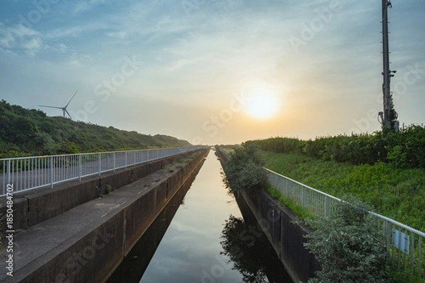 Obraz 茨城　水路と朝日（神栖市）