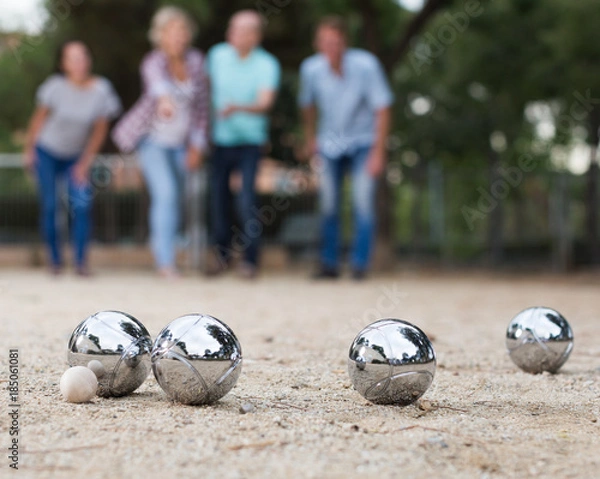 Obraz ludzie grający w petanque w wolnym czasie