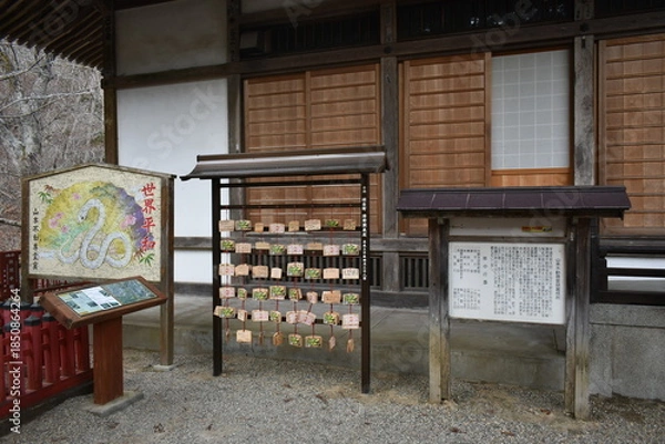 Obraz 願いと希望を象徴する日本の絵馬（神社）