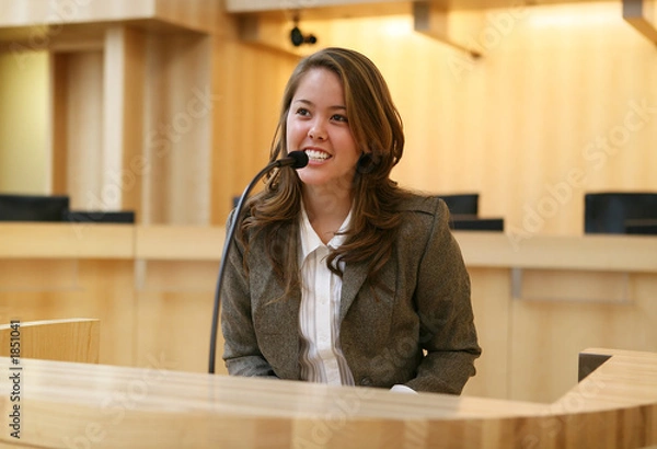 Obraz kobieta w sądzie