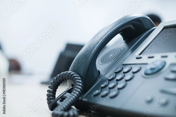 Obraz bliska telefon stacjonarny w koncepcji biura