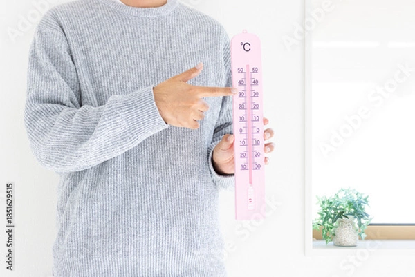 Obraz 大きな温度計を持つ男性（日本人、顔無し、30代）_冬