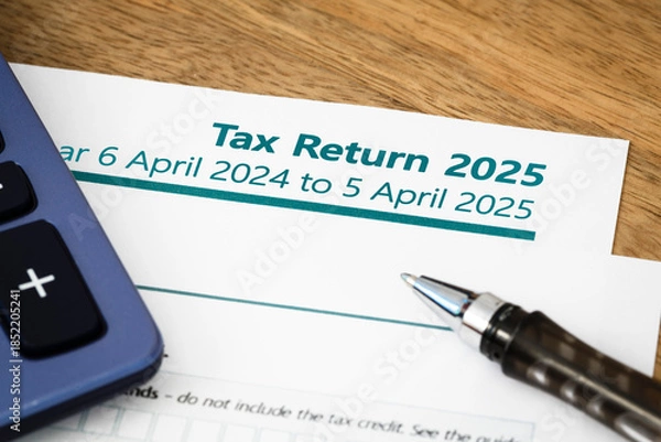 Obraz Tax return form UK 2025