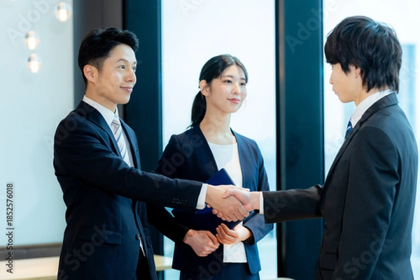 Obraz 握手するビジネスマン