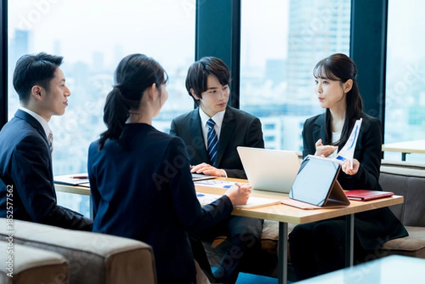 Obraz ミーティングするビジネスパーソン