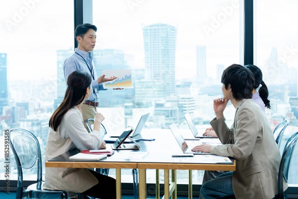 Obraz オフィスでミーティングするビジネスパーソン