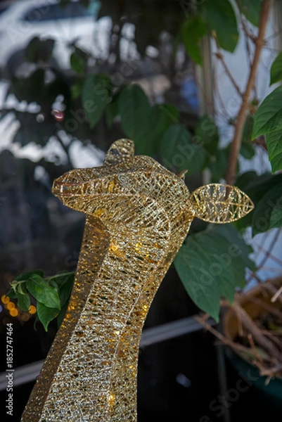 Obraz golden deer statue