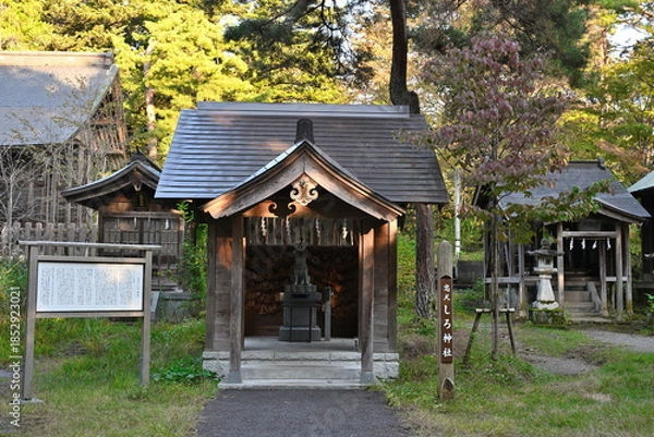 Obraz 蒼紫神社の拝殿と境内の風景（新潟県長岡市）