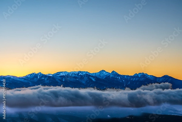 Obraz 冬の霧ヶ峰高原車山山頂から夜明けの八ヶ岳