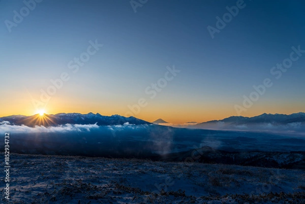 Obraz 冬の霧ケ峰高原車山山頂から夜明けの富士山