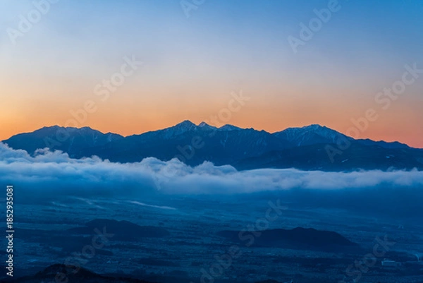 Obraz 冬の霧ケ峰高原車山山頂からから南アルプスの朝焼け