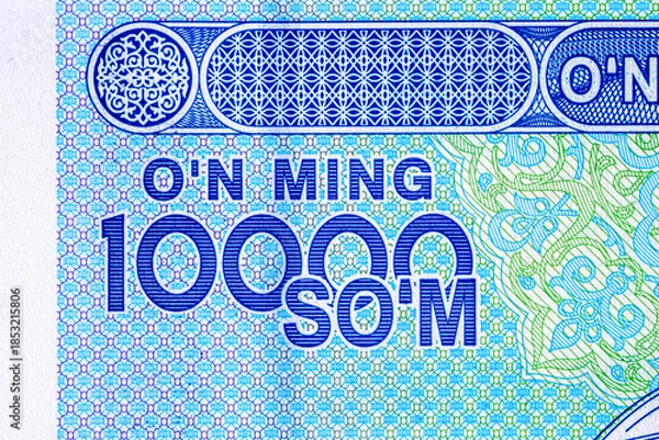 Obraz A 2017 banknote of 10000 Uzbek soums. The obverse depicts the state emblem. The reverse side of the banknote features an image of the Senate building in Tashkent.