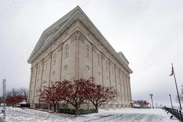 Obraz Nauvoo IL temple after a winter snowstorm
