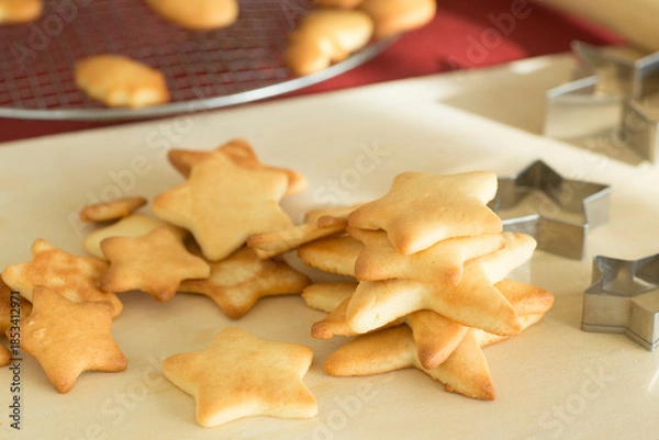 Fototapeta クリスマス、クッキー、ホームメイドクリスマススイーツ、手作り、クリスマスのお菓子、型抜き、冬休み、日本のクリスマス、ホームメイドクッキー、積み上げ