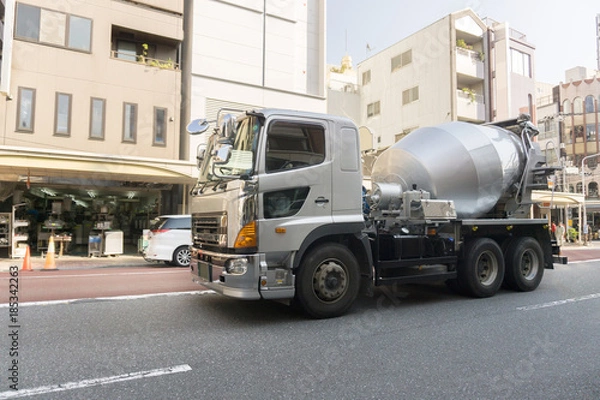 Fototapeta ミキサー車 市街地