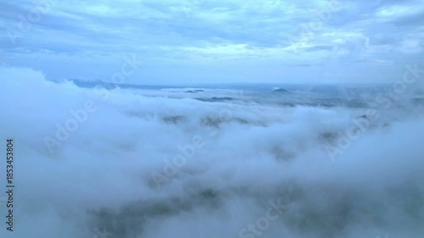 Obraz 雲に覆われる下界