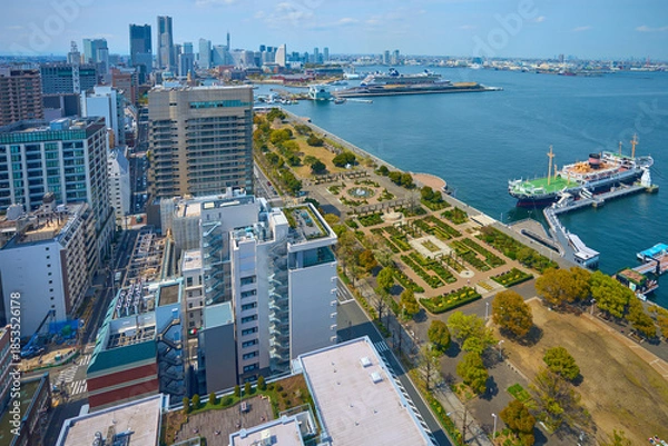 Obraz 春の神奈川県横浜市中区の北側眺望(山下町,海岸通,西区みなとみらいなど)