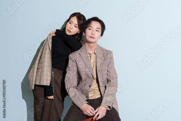 Fototapeta 秋服ファッションの男女モデル
