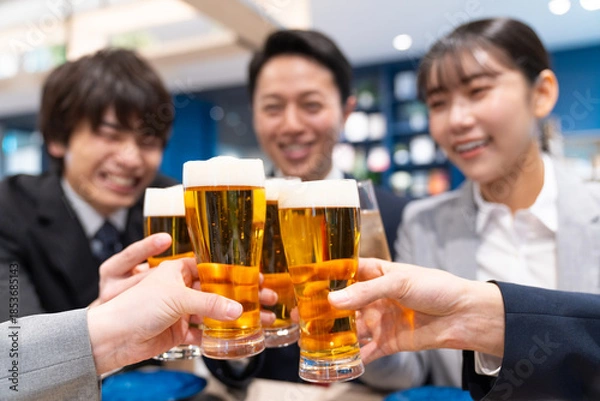 Obraz 宴会で乾杯をするビジネスマン